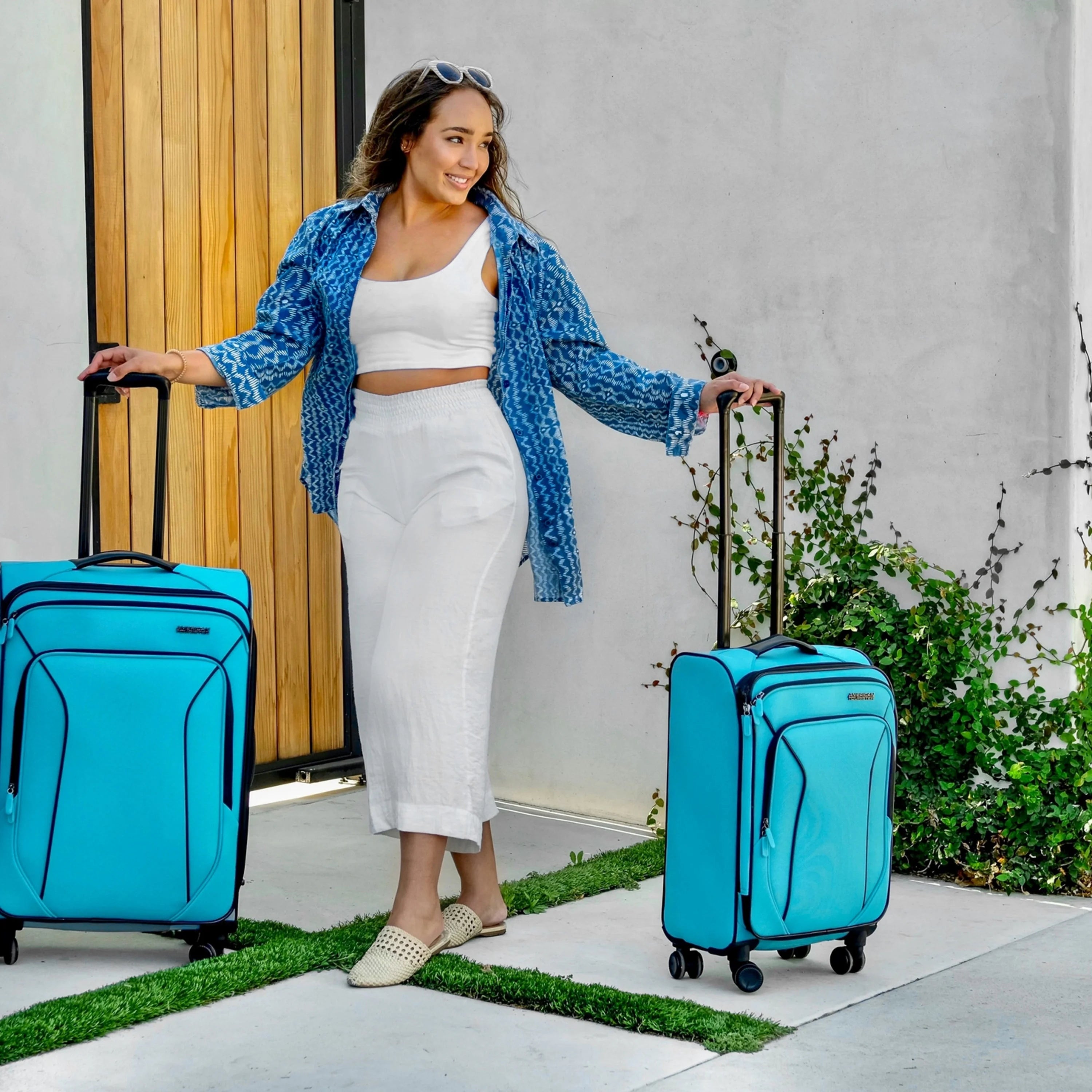 American Tourister X - Lite 3 - Piece Luggage Set with Spinner Wheels - Light Grey